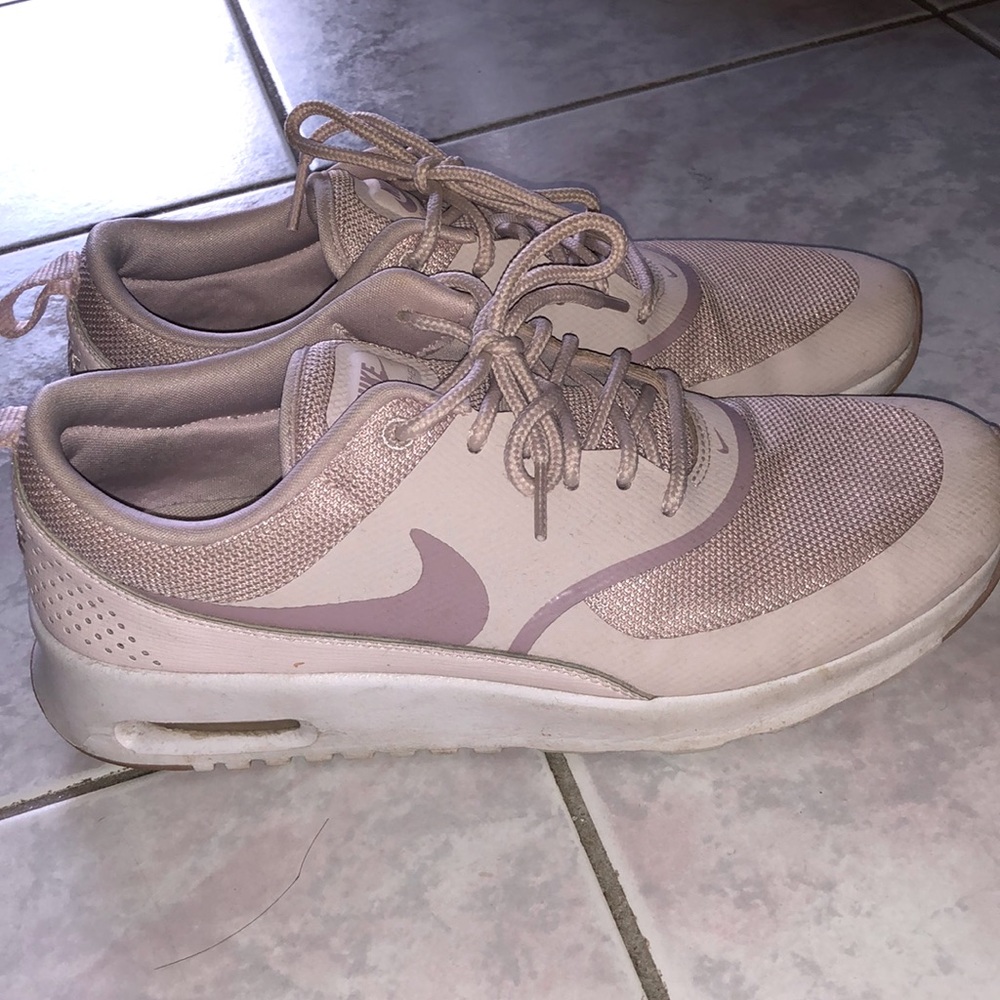 NIKE WOMEN SHOES